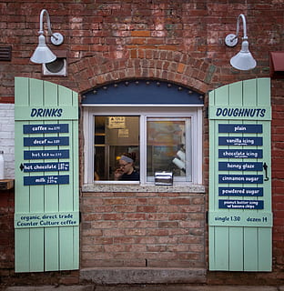 mursten, human, person, vindue, Noda, charlotte, hjem indretning, cafe, butik, sti, gangbro, væg, fotografering, oprigtig, donuts, snack, mad, måltid, kiosk, tekst, meddelelse, vestlige script, arkitektur, bygget struktur, bygning udvendig, skilt, Information, murstens væg, dag, indgang, informationsskilt, dør, ingen mennesker, ikke-vestlige script, manuskript, 4K, CC0, offentligt domæne, royaltyfrie