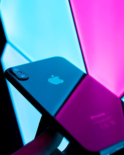 espace, gris, iphone x, à l'intérieur, fermer, personne, bleu, nature morte, La technologie, téléphone intelligent, Technologie sans fil, vue grand angle, couleur rose, dispositif d'information portable, réflexion, ordinateur, plein cadre, la communication, lumière du soleil, équipement informatique, lumière - phénomène naturel, lien, écran tactile, clé d'ordinateur, 4K, CC0, domaine public, libre de droits