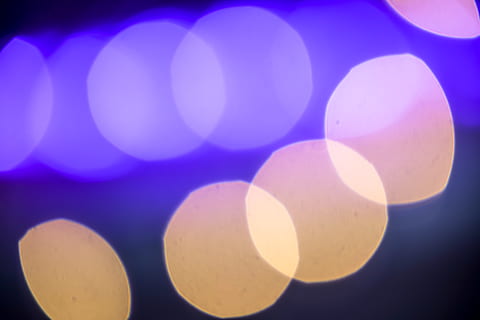 bokeh, zacht, vervagen, lichten, structuur, texturen, focus, geen mensen, blauw, verlicht, detailopname, studio opname, gekleurde achtergrond, cirkel, binnenshuis, achtergronden, licht - natuurverschijnsel, defocused, groep objecten, nacht, viering, blauwe achtergrond, volledig kader, gloeiend, natuur, ballon, 8K, CC0, publiek domein, royaltyvrij