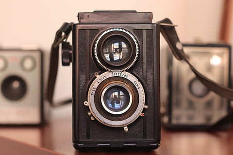 cámara, antiguo, foto, máquina, fotografía, nostalgia, fotógrafo, película, viaje, lente, equipo, término análogo, tecnología, visor, atención, material, imágenes, estilo retro, de cerca, centrarse en primer plano, temas de fotografia, camara - equipo fotografico, lente - instrumento óptico, solo objeto, adentro, equipo fotográfico, nadie, lente - ojo, número, cámara digital, cámara réflex, 5K, CC0, dominio público, libre de derechos