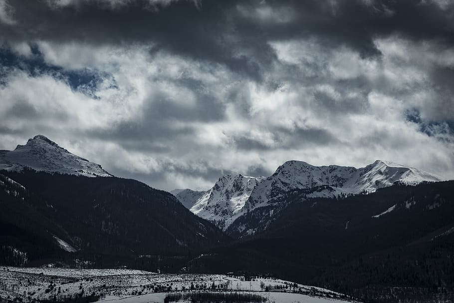 muntanya, muntanya alta, núvol, cel, cim, cresta, paisatge, naturalesa, vall, turó, neu, hivern, vista, viatjar, Serra, núvol - cel, escenics - natura, temperatura de fred, bellesa a la natura, medi ambient, muntanya nevada, tranquil·litat, escena tranquil·la, cap gent, escena no urbana, dia, a l'aire lliure, cim de muntanya, 5K