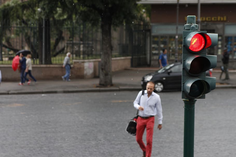 ușoară, om, Stop, stoplight, mers, oraș, oameni, Europa, Roma, naveta, muncă, loc de munca, stradă, oameni apropiați, drum, zi, haine casual, transport, copil, arhitectură, oameni adevărați, bărbați, copilărie, femei, roșu, stiluri de viață, să se concentreze asupra primelor elemente, copac, masculi, în aer liber, 4K