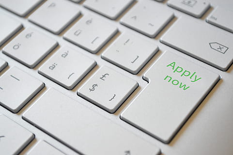 Ansøgning, tastatur, Ansøg nu, gå ind, knap, input, computer, bærbar, arbejdsplads, job, jobansøgning, Beliggenhed, arbejde, foretage søgning, kontor, leder efter et job, sende, HR-afdeling, computerudstyr, teknologi, computer tastatur, forbindelse, computer del, computer nøgle, meddelelse, tæt på, trådløs teknologi, tekst, internet, computer netværk, ingen mennesker, indendørs, studio skud, selektiv fokusering, fuld ramme, sølvfarvet, 5K, CC0, offentligt domæne, royaltyfrie