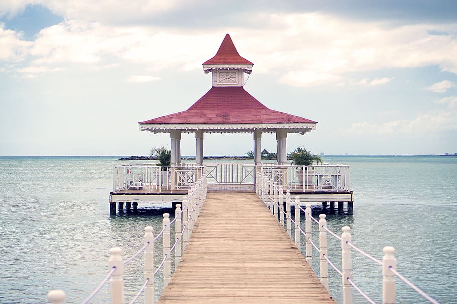 casetta galleggiante vuota, acqua, lungomare, porta, molo, bacino, ringhiera, costruzione, ponte, estate, spiaggia, sole, caldo, soleggiato, vacanza, oceano, cielo, nuvole, gazebo, corrimano, architettura, struttura costruita, nuvola - cielo, mare, natura, direzione, bellezza nella natura, giorno, scenics - natura, orizzonte sull'acqua, la strada davanti, nessuno, esterno dell'edificio, la tranquillità, orizzonte, all'aperto, 5K