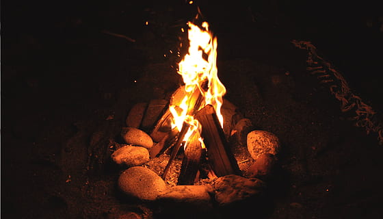 menyenangkan, hitam, Jeruk, api, kayu, musim panas, api unggun, pembakaran, api - fenomena alam, suhu panas, bahan kayu, log, kayu bakar, alam, malam, tidak ada orang, merapatkan, berkemah, warna oranye, tampilan sudut tinggi, bersinar, tanah, di luar rumah, 4K, CC0, domain publik, bebas royalti