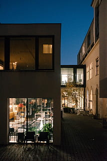 Licht, Linien, Wohnung, eben, Studio, Design, Innere, Beleuchtung, Nacht-, Haus, die Architektur, Gebäude, Gebäudehülle, gebaute Struktur, Stadt, Sitz, Natur, Himmel, Fenster, beleuchtet, Straße, Stuhl, Tabelle, keine Leute, Geschäft, draußen, leeren, Fußweg, 5K, CC0, gemeinfrei, lizenzfrei