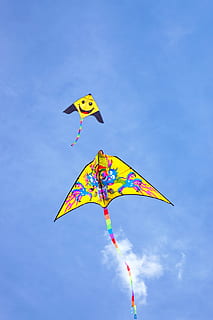 luft, , flyve, sjovt, glente, Spille, rekreation, himmel, sommer, legetøj, ferie, vind, blå, flyvende, lav vinkel visning, kite-toy, multi farvet, dag, natur, Midt i luften, ingen mennesker, sky - himmel, gul, udendørs, sport, faldskærm, bevægelse, miljø, ekstrem sport, 2K, CC0, offentligt domæne, royaltyfrie