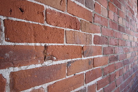 Ziegel, Wand, Textur, Muster, Ziegelwand, Backstein, die Architektur, gebaute Struktur, Wandbau - Funktion, keine Leute, texturiert, Nahansicht, Tag, Vollbild, Hintergründe, rot, Gebäudehülle, draußen, braun, Schule, Emotion, Baumaterial, Botschaft, 2K, CC0, gemeinfrei, lizenzfrei