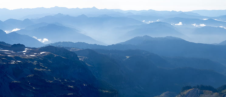 zakres kaskadowy, góry, Góra, pasmo górskie, scenics - natura, środowisko, mgła, piękno natury, krajobraz, Natura, niebo, szczyt górski, żadnych ludzi, spokojna scena, chmura - niebo, spokój, wylądować, podróżować, Zwiększyć, zimowy, śnieg, na dworze, grzbiet górski, 8K, CC0, domena publiczna, darmowe zdjęcia