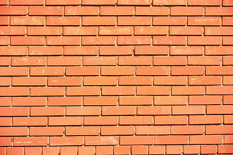 maó, paret, vermell, fons, interior, sense costures, superfície, primer pla, decoració, ciment, aspre, envellit, rajola, rectangle, ningú, marró, maçoneria, horitzontal, maons, urbà, paret de maó, enrajolat, vell, peces, edifici, concret, paret de pedra, amunt, teló de fons, textura, tancar, argila, costura, cruixent, regular, vintage, grunge, patró, exterior, bloc, marc complet, arquitectura, funció de construcció de parets, estructura construïda, cap gent, en fila, repetició, color taronja, gran grup d'objectes, exterior de l'edifici, arranjament, llum solar, teula de teulada, 2K, CC0, domini públic, lliure de regalies