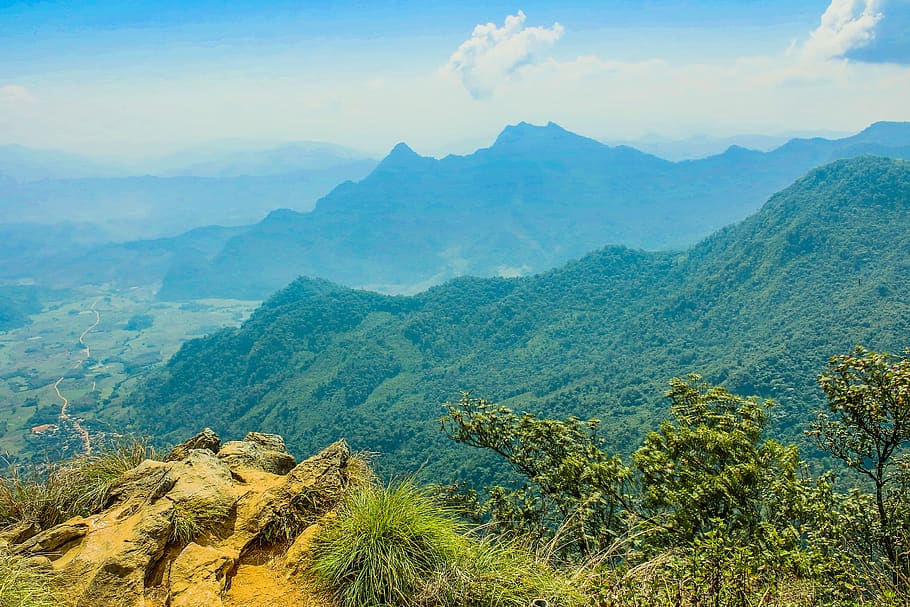 vista delle montagne, avventura, bellissimo, scogliera, nuvole, alba, luce del giorno, ambiente, nebbia, foresta, erba, verde, alto, collina, paesaggio, montagna, picco di montagna, catena montuosa, naturale, natura, parco, picco, roccia, scena, scenario, panoramico, vista, cielo, estate, Tailandia, turismo, alberi, valle, bellezza nella natura, scenics - natura, la tranquillità, scena tranquilla, pianta, albero, scena non urbana, nuvola - cielo, idilliaco, colore verde, crescita, giorno, nessuno, a distanza, all'aperto, 2K
