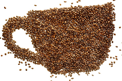 cafè, mongeta, mongetes, tassa, en forma, beure, la vida, marró, negre, tirar, força, grup, primer pla, rostit, aïllat, Munt, cafeteria, cafeïna, blanc, cultura, latte, cultiu, esmorzar, gourmet, torrat, tradicional, fosc, rectificat, espresso, brillant, perfumat, llavor, fum, condiment, ingredient, cappuccino, menjar, aromateràpia, textura, tir de l'estudi, menjar i beguda, fons blanc, a l'interior, tallar, gran grup d'objectes, cafè - beguda, frescor, directament a sobre, abundància, cap gent, natura morta, vista d’angle alt, gra de cafè torrat, benestar, 2K, CC0, domini públic, lliure de regalies