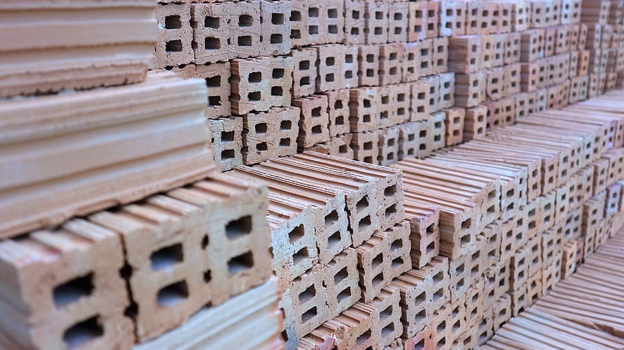 Ziegel, Stein, Wand, Muster, Textur, Backstein, Struktur, die Architektur, Mauerwerk, Steine, Gebäude, Blöcke, Rau, Rechteck, braun, Naht, Granatwerfer, Steinwand, gemauert, städtisch, Oberfläche, in einer Reihe, Vollbild, große gruppe von gegenständen, Hintergründe, Industrie, selektiver Fokus, keine Leute, Stapel, Fülle, Nahansicht, Tag, draußen, Wiederholung, gebaute Struktur, texturiert, Auftrag, Palette, 5K
