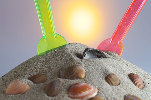 Sand, Schale, Löffel, Sonnenschein, Studioaufnahme, drinnen, Nahansicht, farbiger Hintergrund, keine Leute, Stillleben, Schönheit, weißer Hintergrund, Natur, Essen und Trinken, rot, Lebensmittel, Gießen, Mode, Tierhülle, Strohhalm, mehrfarbig, Blauer Hintergrund, 4K, CC0, gemeinfrei, lizenzfrei