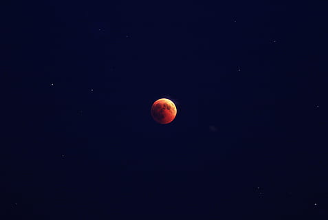 Blutmond, Nacht-, Mond, Himmel, Finsternis, schwarz, rot, dunkel, Licht, Abend, draußen, Platz, Mond-, Astrofotografie, Berg, im Mondschein tanzen, Mondlicht, Hintergrund, roter Mond, Astronomie, Natur, Blau, Vollmond, Mondoberfläche, planetarischer Mond, Planet - Raum, Hintergründe, Meer, Stern - Raum, Licht - natürliches Phänomen, 4K, CC0, gemeinfrei, lizenzfrei