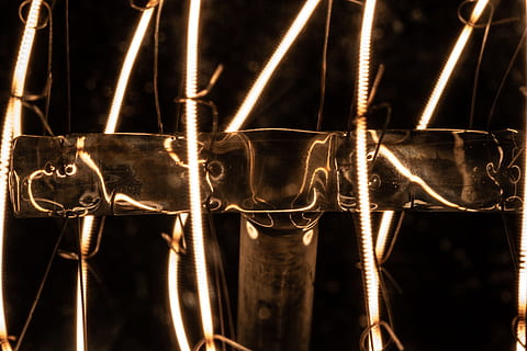 macchina, ha parlato, luce, ruota, mezzi di trasporto, bicicletta, veicolo, lampadina, spirale, bobina, Vintage ▾, macro, elettricità, astratto, ruota in lega, albero di trasmissione, rotore, Ingranaggio, ciotola, nessuno, avvicinamento, metallo, sfondi, in casa, illuminato, concentrarsi sulle conoscenze acquisite, fotogramma intero, attrezzatura per l'illuminazione, raggiante, notte, modello, cultura artistica e intrattenimento, musica, luce - fenomeno naturale, struttura costruita, color oro, lunga esposizione, natura, sfondo nero, 5K, CC0, dominio pubblico, privo di copyright