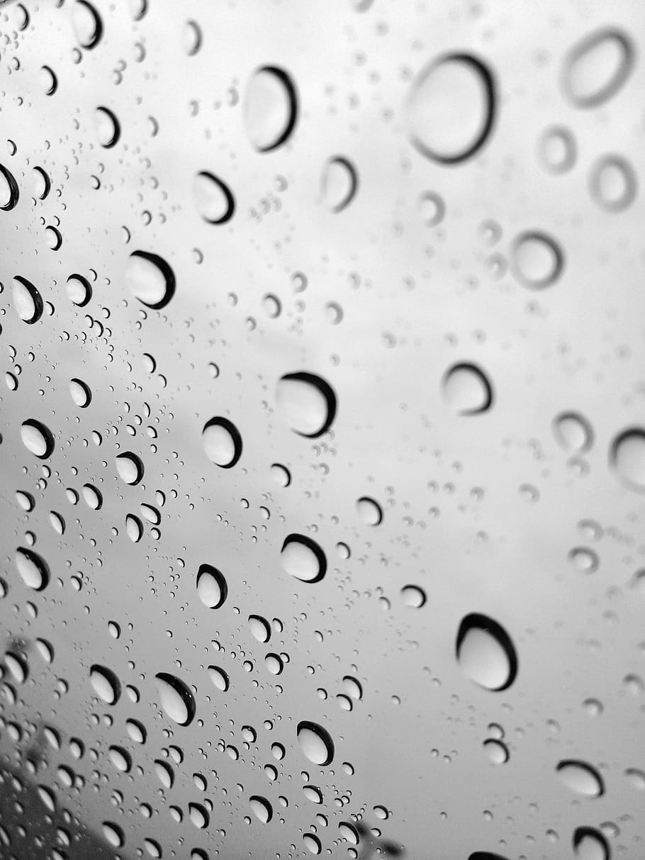 Wassertropfen, fallen, nass, Wasser, Hintergründe, Glas - Material, Regen, Vollbild, Fenster, Nahansicht, keine Leute, transparent, Natur, Regentropfen, drinnen, Fokus auf den Vordergrund, Tag, Muster, Glas, Regenzeit, Struktureffekt, Reinheit, 2K