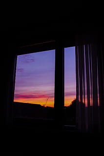 vindue, skygger, himmel, skyer, solnedgang, sol, hyggelig, portræt, neon, lyserød, lilla, silhuet, indendørs, ingen mennesker, natur, gennemsigtig, glas - materiale, scenics - natur, sky - himmel, orange farve, mørk, skønhed i naturen, skumring, ro, rolig scene, gardin, træ, vinduesramme, 5K, CC0, offentligt domæne, royaltyfrie