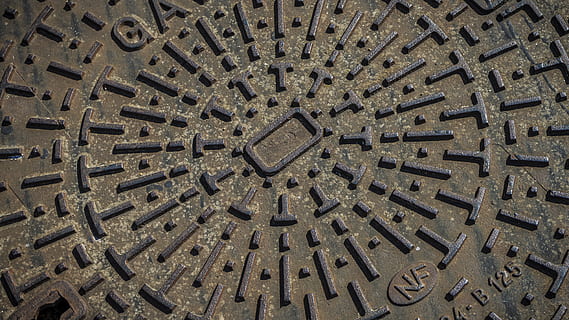 structuur, ijzer, putdeksel, patroon, Roest, achtergrond, metaal, roestig, oppervlakte, achtergronden, volledig kader, geen mensen, getextureerde, vorm, ontwerp, detailopname, binnenshuis, hoge hoekmening, herhaling, dag, geometrische vorm, recht boven, kunst en ambacht, tekst, oud, communicatie, staal, 5K, CC0, publiek domein, royaltyvrij