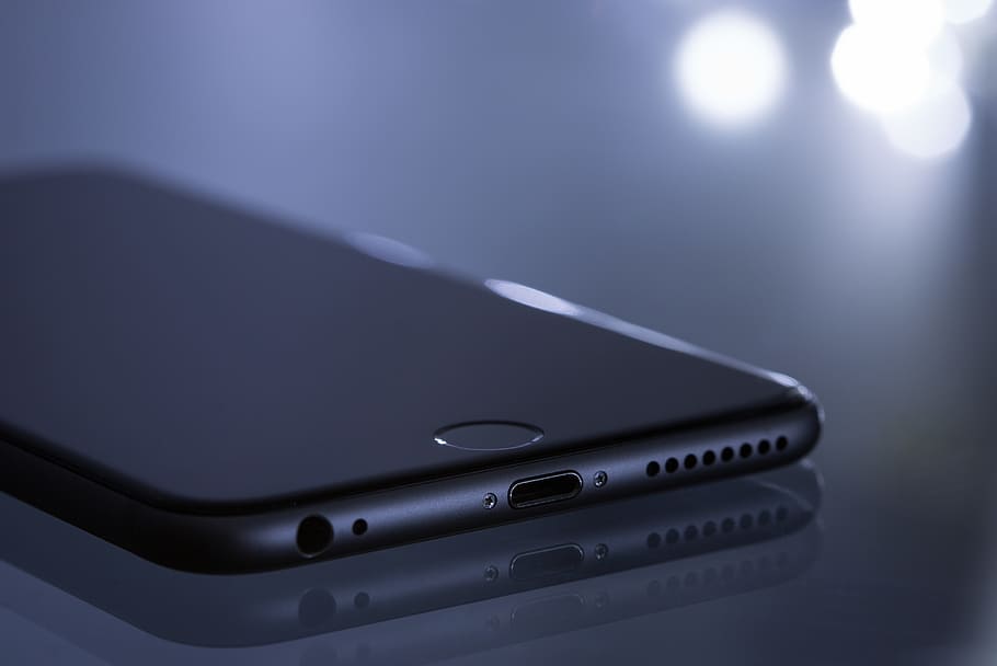 espai, gris, iphone 6, poma, primer pla, electrònica, gadget, iphone, smartphone, tecnologia, a l'interior, cap gent, centrar-se en primer pla, enfocament selectiu, cultura i entreteniment artístic, música, tir de l'estudi, sol objecte, flare de la lent, tecnologia sense fils, comunicació, instrument musical, esdeveniment d’arts escèniques, còpia espai, rendiment, finestra, dia, primer pla extrem, 5K