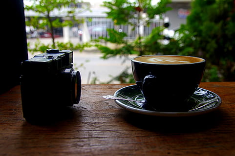 cappuccino, negre, càmera, begudes, esmorzar, cafeïna, cafè, beguda de cafè, crema, tassa, tassa de café, fosc, alba, deliciós, beure, espresso, calenta, a l'interior, restaurant, taula, menjar i beguda, cafè - beguda, refresc, tassa de cafè, vaixella, plat, centrar-se en primer pla, natura morta, frescor, cap gent, beguda calenta, primer pla, menjar, dia, cafeteria, latte, begudes sense alcohol, tassa de te, 5K, CC0, domini públic, lliure de regalies