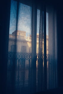 tendaggio, le tende, vista della finestra, vista, interno, arredamento, elegante, casa, camera, tessuto, luce, finestra, decorazione, balcone, Materiale, telaio della finestra, tenda, in casa, nessuno, struttura costruita, architettura, trasparente, giorno, vetro - materiale, costruzione, buio, interno di casa, natura, riflessione, luce del sole, filtro di post produzione automatico, cielo, sicurezza, bicchiere, 5K, CC0, dominio pubblico, privo di copyright