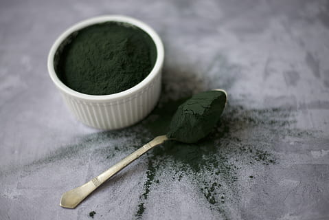 Ucraina, cibo e bevande, colore verde, in casa, avvicinamento, nessuno, tè matcha, natura morta, concentrarsi sulle conoscenze acquisite, cibo, tavolo, utensile da cucina, vista dall'alto, messa a fuoco selettiva, freschezza, tè, tè verde, bere, ciotola, vasellame, 5K, CC0, dominio pubblico, privo di copyright