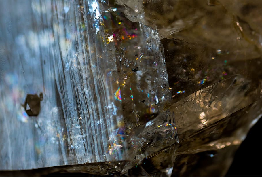 Herkimer Diamond, macro, primer pla, cap gent, a l'interior, naturalesa, enfocament selectiu, marc complet, dia, fons, cristall, textura, aigua, transparent, material de fusta, vidre - material, patró, humit, brutícia, natura morta, 8K