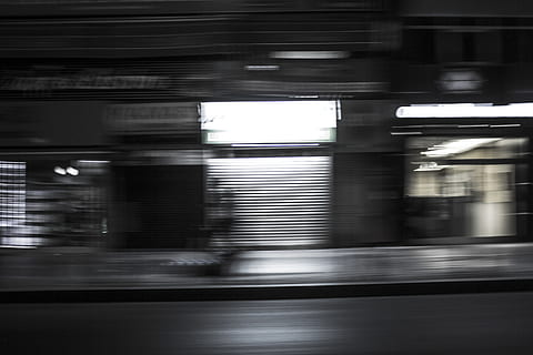 gri, kapamak, panjur, tren istasyonu, tren, araç, terminal, taşımacılık, asfalt, pencere, aydınlatma, metro, yaya, ev dekoru, tünel, ışık, işaret fişeği, yol, siluet, perde, kup, otomobil, bulanık hareket, hareket, hız, ulaşım modu, mimari, hareket halinde, toplu taşıma, raylı ulaşım, tren - araç, yapılı yapı, Kent, uzun pozlama, kara taşıtı, insansız, aydınlatılmış, dış yapı, açık havada, metro treni, 5K, CC0, kamu malı, telif ücretsiz