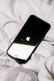 turned-off black iphone, phone, bedding, apple, reflection, minimal, tech, technology, software, software update, iphone, iphone 6, ios update, update, io, comunicación, telefonium, movil, teléfono, telefono móvil, smart Phone, bed, touch Screen, telephone, mobile Phone, digital Tablet, wireless Technology, mobility, bedroom, equipment, internet, communication, application Software, white, apple Computers, no People, connection, close-up, modern, single Object, global Communications, visual Screen, backgrounds, portable Information Device, touching, computer, 5K, CC0, public domain, royalty free
