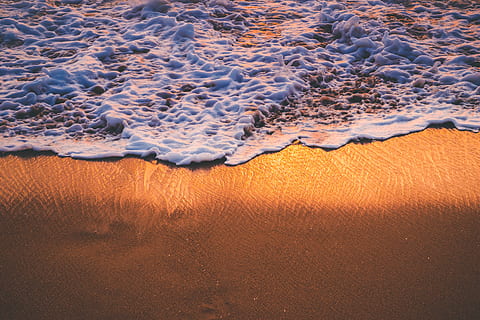 Meereswellen anzeigen, Wasser, Meer, draußen, Ozean, Natur, Sand, Küstenlinie, Schaum, Teppich, Strand, Küste, Wellen, Tier, wirbellos, Landschaft, Leben im Meer, Muschel, Land, Hacke, Fußabdruck, Schönheit in der Natur, Ruhe, Szenen - Natur, keine Leute, High Angle View, ruhige Szene, Tag, Wassersport, Sport, Sonnenuntergang, Umgebung, Sanddüne, Klima, trockenes Klima, 5K, CC0, gemeinfrei, lizenzfrei