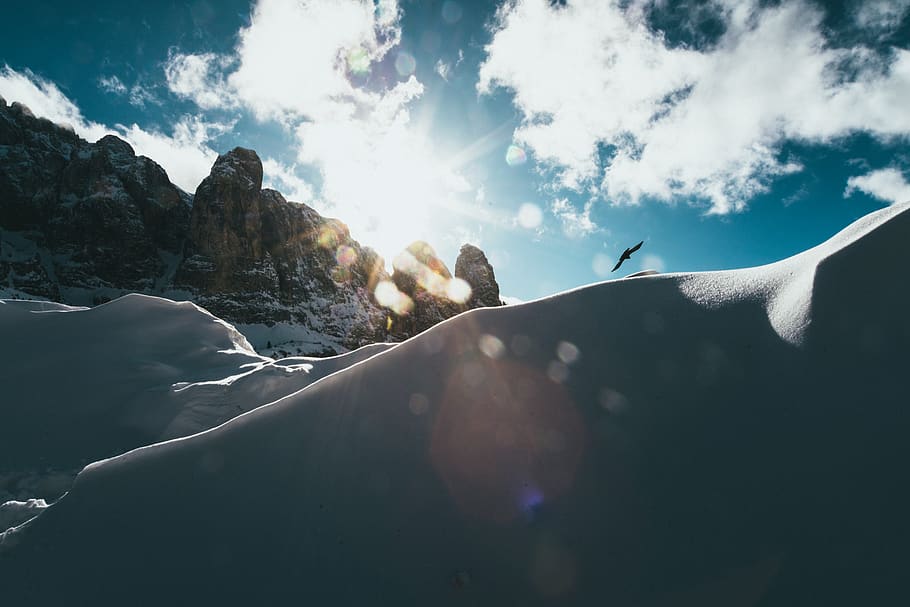 Weiß, Berg, über, Wolken, Natur, draußen, Schnee, Vogel, Eis, Sonne, Foto, Trentino - Alt - Etsch, Italien, passo gardena, Sonnenlicht, Himmel, Tier, Winter, Licht, Fackel, hoch, Gardena, Linseneffekt, Schönheit in der Natur, Sonnenstrahl, Tag, wolke - himmel, Szenen - Natur, Ruhe, kalte Temperatur, Flachwinkelansicht, keine Leute, Umgebung, ruhige Szene, 8K