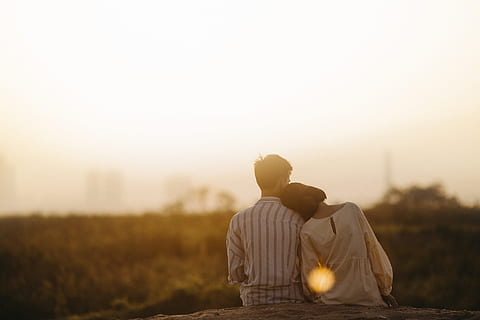 hombre, mujer, campo de hierba, afecto, retroiluminado, difuminar, Pareja, oscuridad, noche, niña, paisaje, propensión, ligero, amor, al aire libre, gente, Sesión de fotos, pre boda, relación, romántico, escénico, Dom, puesta de sol, unión, dos personas, pareja - relación, pareja heterosexual, emoción positiva, hombres, adulto, romance, vista trasera, emoción, jóvenes, cielo, adulto joven, actividad de ocio, naturaleza, machos, Enamorarse, pareja joven, novio, destello de lente, mirando a la vista, brazo alrededor, 5K, CC0, dominio público, libre de derechos