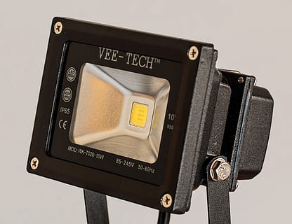 yer, ışık, parlak, Led, elektronik, ampul, stüdyo çekimi, iletişim, kapatmak, teknoloji, içeriye, Metin, tek nesne, insansız, renkli arka plan, batı yazısı, Beyaz arkaplan, fotoğrafçılık temaları, natürmort, kamera - fotoğrafik donanımlar, siyah renk, bağ, kablosuz teknoloji, kesmek, fotoğrafik donanım, radyo, elektrikli ekipman, butona basınız, 4K, CC0, kamu malı, telif ücretsiz