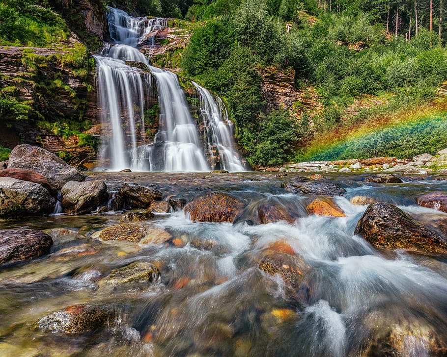 arbres, riu, cascada, estiu, calenta, arc de Sant Martí, verd, roques, corrent, europa, suïssa, svizzera, suisse, schweiz, escenics - natura, aigua, bellesa a la natura, moviment, rock, aigua que flueix, arbre, bosc, rock - object, sòlid, planta, exposició llarga, moviment borrós, que flueix, terra, naturalesa, medi ambient, cap gent, poder a la natura, a l'aire lliure, rierol: aigua que flueix, caient aigua, selva tropical, 4K