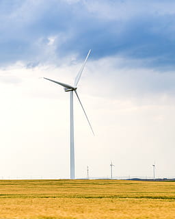 máquina, motor, turbina, turbina de vento, poder, viagem, fotografia de paisagem, vida urbana, campo, plantar, grama, ao ar livre, de volta, pastagem, natureza, terra, habitação, construção, fotografia, energia renovável, conservação ambiental, geração de combustível e energia, energia alternativa, força do vento, meio Ambiente, céu, panorama, tecnologia, cena rural, nuvem - céu, dia, beleza na natureza, ninguém, recursos sustentáveis, eletricidade, poder na natureza, fonte de energia, vento, 2K, CC0, domínio público, royalty free