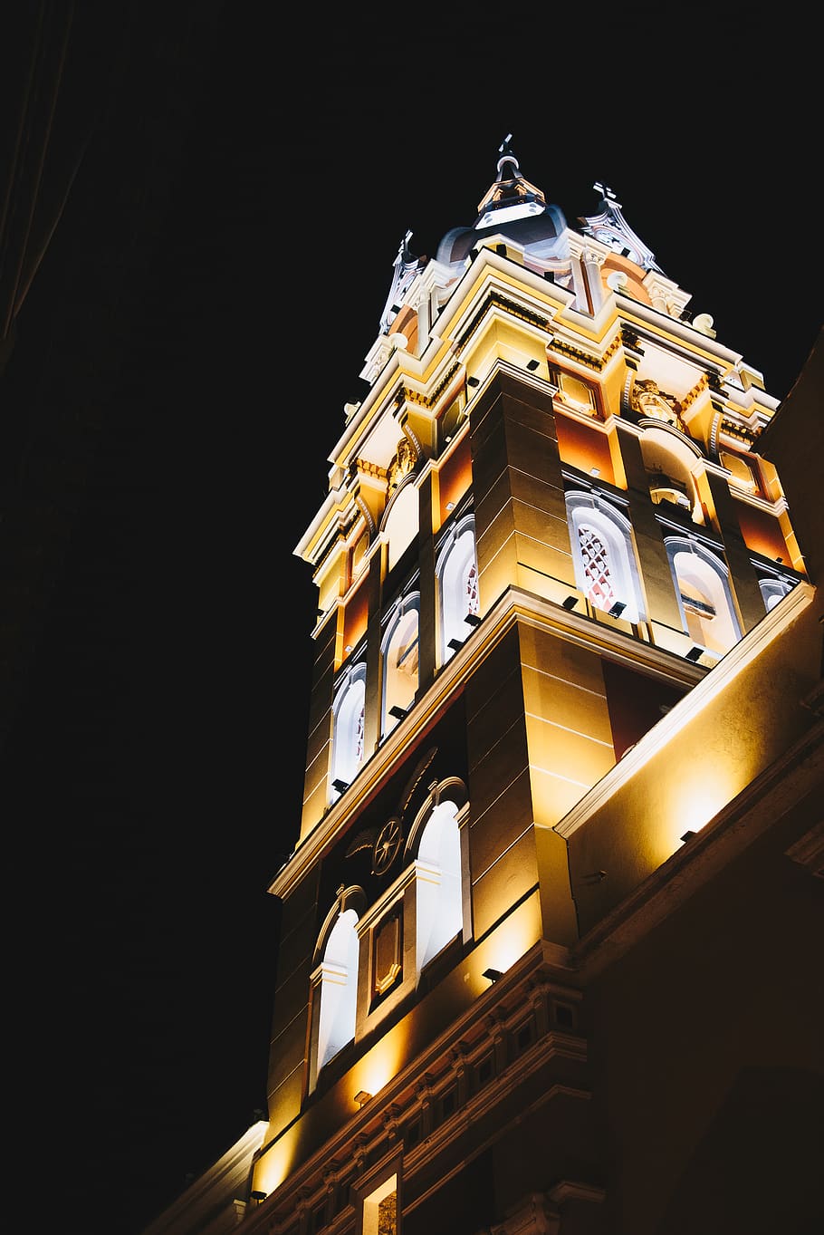 edifici, torre, arquitectura, Torre del Rellotge, religió, Déu, nit, catedral, cartagena, llums, rellotge, fletxa, campanar, ciutat, urbà, metròpolis, va parlar, màquina, vista d’angle baix, estructura construïda, exterior de l'edifici, il·luminat, cap gent, cel, naturalesa, còpia espai, finestra, el passat, cel clar, a l'aire lliure, història, temps, lloc de culte, 8K