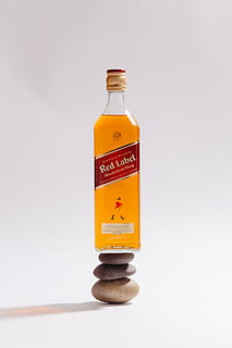 Schnapsflasche, Flasche, Container, Studioaufnahme, drinnen, kopieren sie platz, keine Leute, weißer Hintergrund, Kommunikation, Text, einzelnes Objekt, Stillleben, Nahansicht, Warnschild, westliche Schrift, transparent, Etikette, Gelb, Zeichen, Darstellung, 5K, CC0, gemeinfrei, lizenzfrei