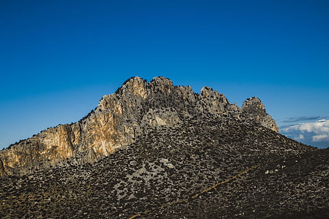 muntanyes marrons, naturalesa, muntanya, Serra, a l'aire lliure, pic, penya-segat, Nicòsia, Xipre, cel, pendent, muntanyes, dia, paisatge, altiplà, activitats de lleure, aventura, promontori, mesa, camp, escenics - natura, medi ambient, rock, terra, bellesa a la natura, cap gent, sòlid, blau, rock - object, cel clar, escena no urbana, vista d’angle baix, escena tranquil·la, cim de muntanya, 5K, CC0, domini públic, lliure de regalies