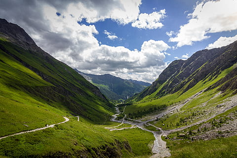 Rakousko, grossglockner, slunce, mraky, nebe, zelená, gras, hory, balvan, stromy, les, květiny, Evropa, proud, ledovec, scenics - příroda, hora, životní prostředí, mrak - nebe, krajina, krása v přírodě, pohoří, mimoměstské scény, klidné scény, silnice, klid, přistát, Příroda, nikdo, zelená barva, přeprava, klikatá cesta, voda, den, horské silnici, venku, horský vrchol, 4K, CC0, veřejná doména, bez autorských práv