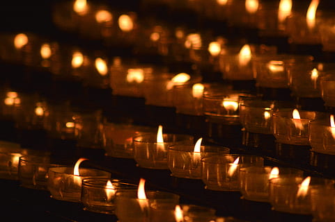 mum, diwali, ateş, alev, gece nöbeti, spa, aydınlatma, sundurma, ibadet, namaz, Labirent, cadılar bayramı, koridor, içeriye, kristal, çocuk Yuvası, çamur, hazine, haç, din, yanan, aydınlatılmış, ateş - doğal fenomen, ısı - sıcaklık, büyük nesne grubu, tinsellik, bina, inanç, insansız, ibadethane, mimari, yapılı yapı, parıltılı, dini teçhizat, altar, çay ışığı, 5K, CC0, kamu malı, telif ücretsiz