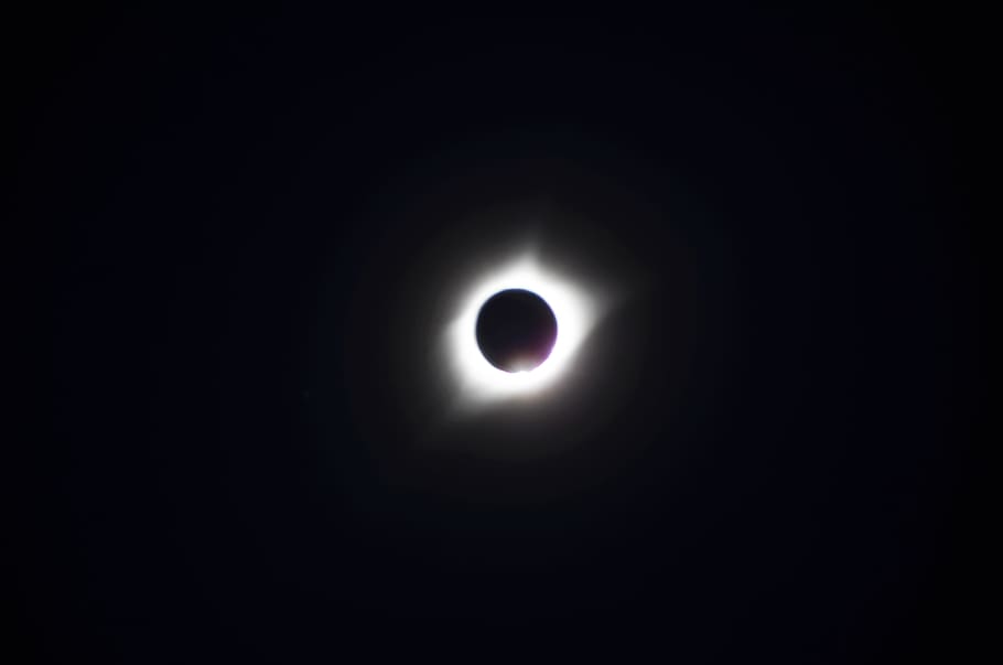 gran eclipsi americà, màgia, esdeveniment, fosc, cel, lluna, sol, totalitat, eclipse2017, Eclipsi solar, solar, celestial, astronomia, plat de nord, nebraska, eclipsi, espai, cap gent, còpia espai, nit, naturalesa, fenomen natural, bellesa a la natura, a l'aire lliure, cercle, tranquil·litat, silueta, vista d’angle baix, escena tranquil·la, forma geomètrica, llum de la lluna, 4K