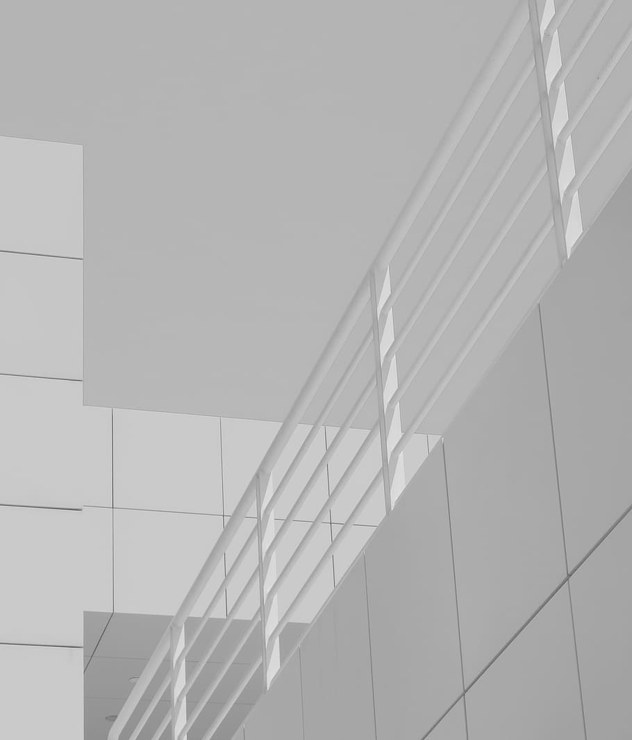 blanc, barana de metall, durant el dia, barana, paret, arquitectura, mínim, estructura, disseny modern, cel, blanc i negre, a l'aire lliure, urbà, ciutat, arquitecte, modern, getty, Els angels, edifici, senzillesa, imani clovi, espai negatiu, estructura construïda, negocis, disseny, finestra, cap gent, vidre - material, funció de construcció de parets, edifici d'oficines, exterior de l'edifici, resum, a l'interior, sòls, industria de la construcció, forma geomètrica, escala, fons, futurista, patró, escena urbana, façana, arquitectura i edificis, escàs, reflexió, oficina, gris, punt de fuga, apartament, il·lustració, 2K