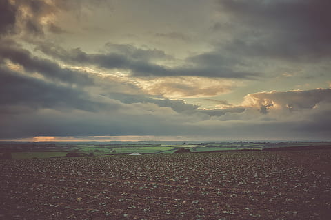 panoramico, vista, campo di fattoria, nuvoloso, cielo, agricoltura, nuvolosità, nuvole, Cloudscape, campagna, terreni agricoli, colture, ambiente, azienda agricola, terra, paesaggio, natura, all'aperto, piante, rurale, scenario, nuvola - cielo, scenics - natura, la tranquillità, scena tranquilla, bellezza nella natura, acqua, nessuno, spiaggia, campo, mare, infausto, 5K, CC0, dominio pubblico, privo di copyright