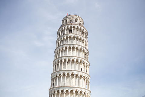 pendente, Torre, pisa, Italia, luce del sole, arco, architettonico, architettura, arte, Cattedrale, Chiesa, cupola, Europa, storico, marmo, monumento, religione, cielo, turismo, vista, antico, attrazione, basilica, costruzione, città, cultura, italiano, punto di riferimento, medievale, Rinascimento, giro turistico, piazza, turista, viaggio, destinazione del viaggio, urbano, vacanza, bianca, meravigliarsi, struttura costruita, Inquadratura dal basso, destinazioni di viaggio, esterno dell'edificio, alto - alto, giorno, il passato, storia, nessuno, natura, memoriale, all'aperto, colonna architettonica, stile gotico, 2K