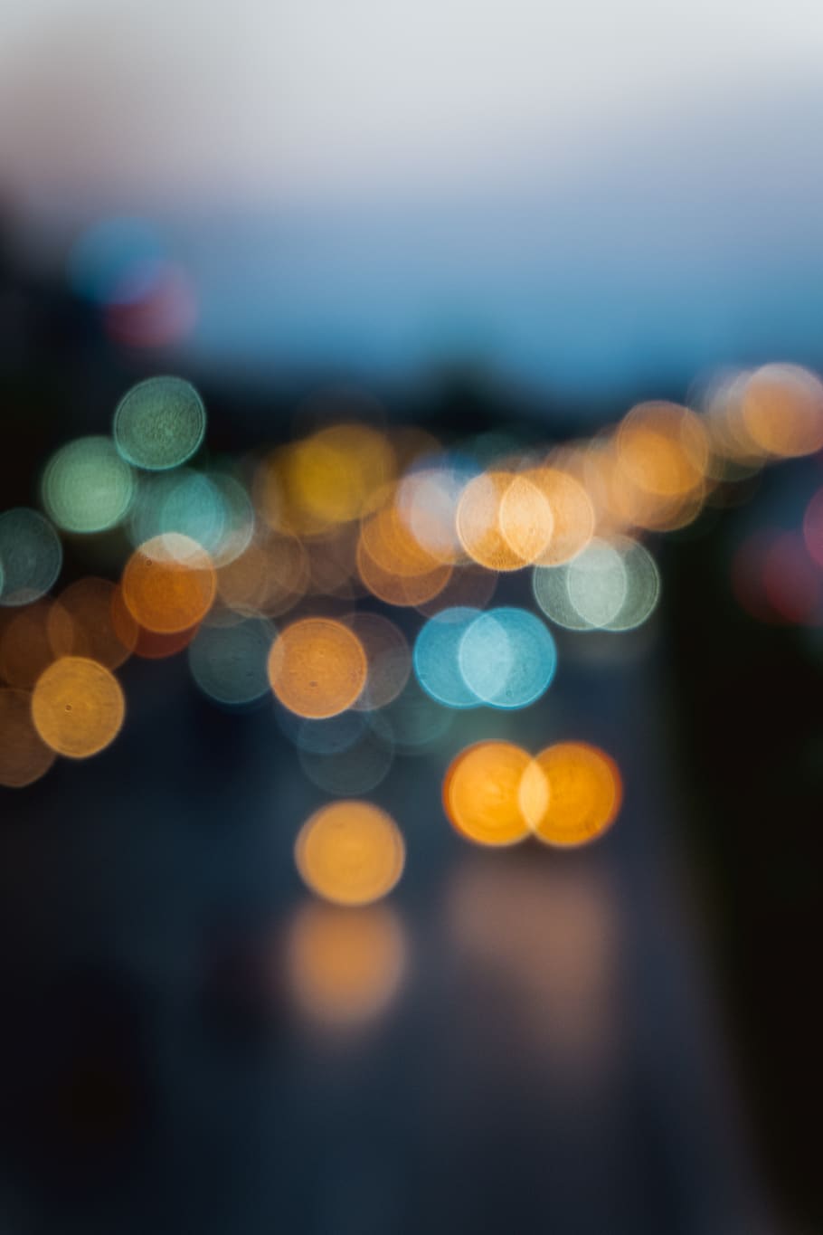 bokeh, il·luminació, flamarada, llum, barana, trist, fons de pantalla, nit, fons, begudes, alcohol, beure, carretera, a l'aire lliure, vianants, licor, naturalesa, foc, asfalt, defocated, il·luminat, forma geomètrica, cercle, llum - fenomen natural, multicolor, forma, cap gent, brillant, equips d’il·luminació, flare de la lent, ciutat, resum, carrer, moviment borrós, patró, efecte de llum, fons abstractes, 4K