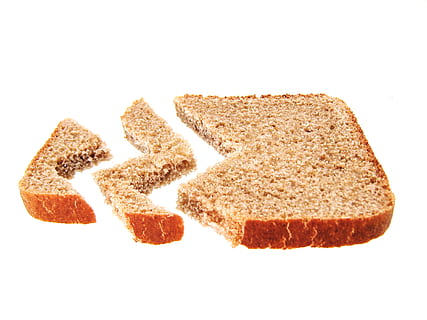 un pan, pan, blanco, rebanado, aislado, objeto, panadería, horneado, comida, harina, cereal, Fondo blanco, foto de estudio, comida y bebida, adentro, separar, bienestar, rebanada, nadie, frescura, alimentación saludable, de cerca, marrón, trigo, naturaleza muerta, solo objeto, pan tostado, integral, desayuno, bocadillo, pan moreno, dieta, 1080P, CC0, dominio público, libre de derechos