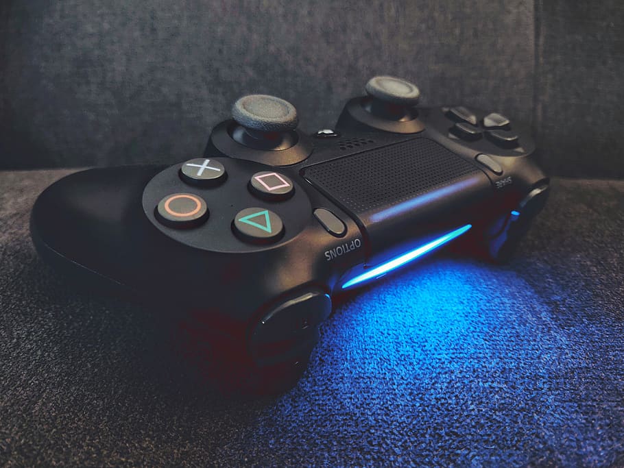 videojocs, joc, electrònica, controlador, playstation, pistola, armament, arma, joystick, dansa, control remot, minecraft, halo, activitats de lleure, pose de ball, projector, multitud, malabarisme, càmera, teixir, tecnologia, primer pla, a l'interior, comunicació, cap gent, natura morta, taula, vista d’angle alt, control, estil retro, joguina, blau, color negre, vinyeta, càmera - equip fotogràfic, dia, el passat, nombre, text, càmera digital, 4K