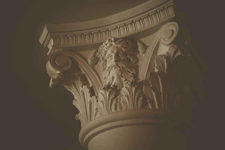 columna de formigó blanc, arquitectura, edifici, pilar, columna, tiki, emblema, símbol, tòtem, monument, obelisc, Partenó, adoració, santuari, temple, cripta, cuixa, arqueologia, vidre, copa, meca, art i artesania, representació humana, vista d’angle baix, representació, artesania, escultura, creativitat, història, el passat, semblança masculina, semblança femenina, a l'interior, cap gent, estàtua, estructura construïda, talla - producte artesanal, primer pla, còpia espai, ornamentat, columna arquitectònica, motiu floral, 2K