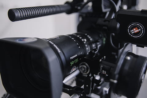 sort skydespil, kamera, elektronik, video kamera, digitalt kamera, film produktion, kameraudstyr, kamera gear, video produktion, kameralinsen, spole, spiralformet, rotor, maskine, strop, adapter, pude, overvåge, lcd-skærm, Skærm, teknologi, fotografering temaer, kamera - fotografisk udstyr, fjernsynskamera, tæt på, fotografisk udstyr, meddelelse, objektiv - optisk instrument, filmindustrien, kunstkultur og underholdning, filme, udstyr, udsendelse, objektiv - øje, ingen mennesker, studio skud, indendørs, studie, hjemme videokamera, video, kameramand, elektrisk udstyr, 5K, CC0, offentligt domæne, royaltyfrie